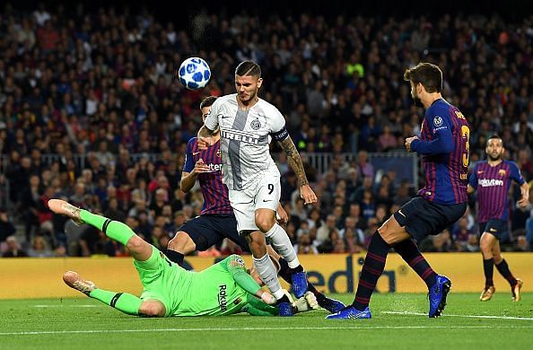 Icardi gets in front of ter Stegen but could only knock the ball over the bar